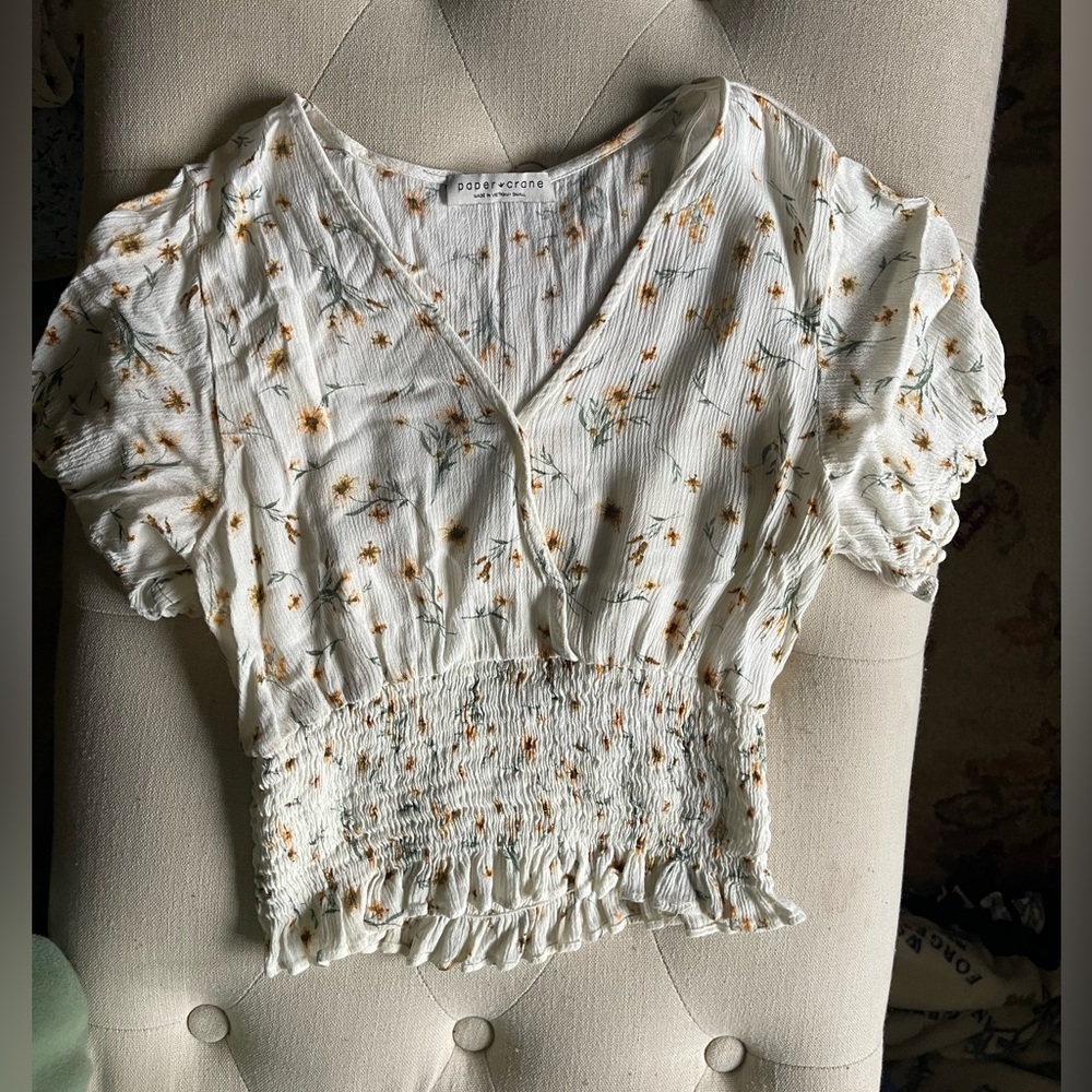 Cute yellow top, floral pattern, mesh material cute and comfortable